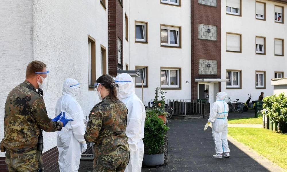 Bloomberg: Οι εξάρσεις κορονοϊού "χτυπούν" φτωχότερες περιοχές